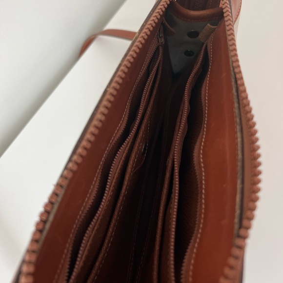 Dooney & Bourke All Weather Leather Crossbody Bag 🔥🔥 - Picture 5 of 12